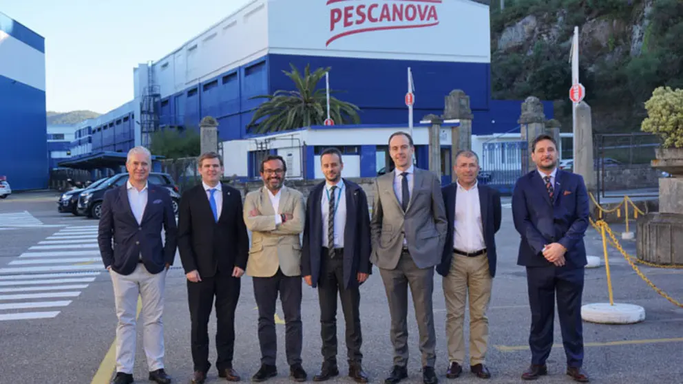 Directivos de Nueva Pescanova y Argenova, junto a las autoridades argentinas.