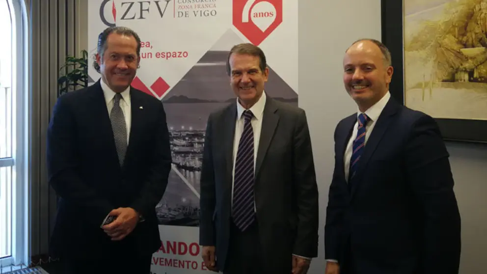 Juan Carlos Escotet, Abel Caballero y David Regades.
