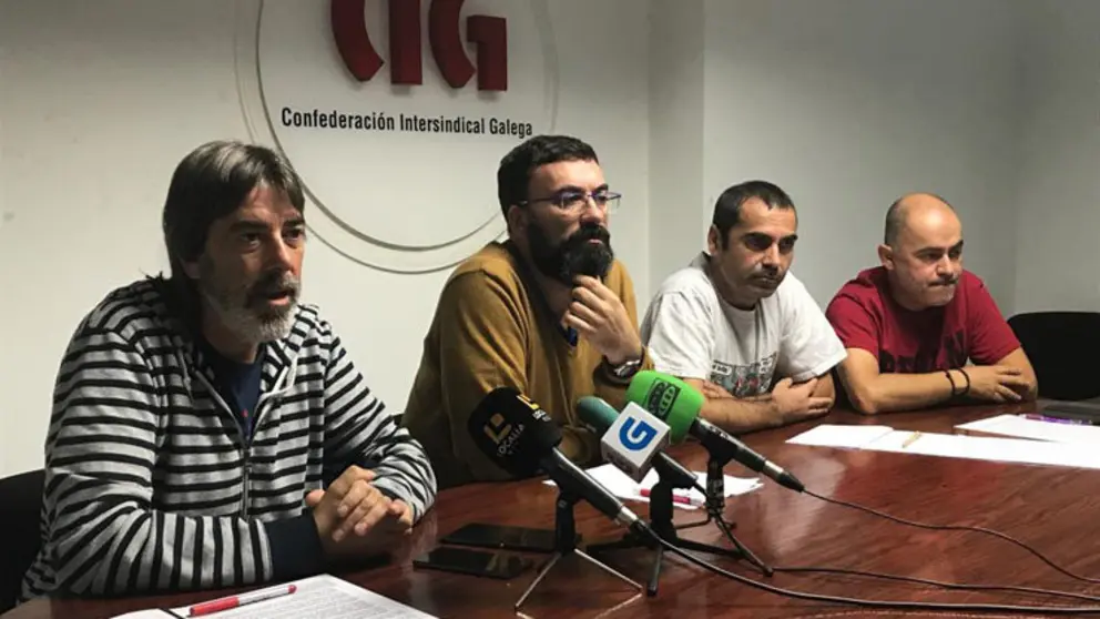 Membros de CIG-Industria de Vigo, na rolda de prensa.