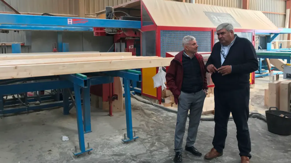 El director de la Axencia Galega da Industria Forestal, Ignacio Lema, visit&oacute; en Vilamar&iacute;n (Ourense) la empresa Maderas Rub&eacute;n.