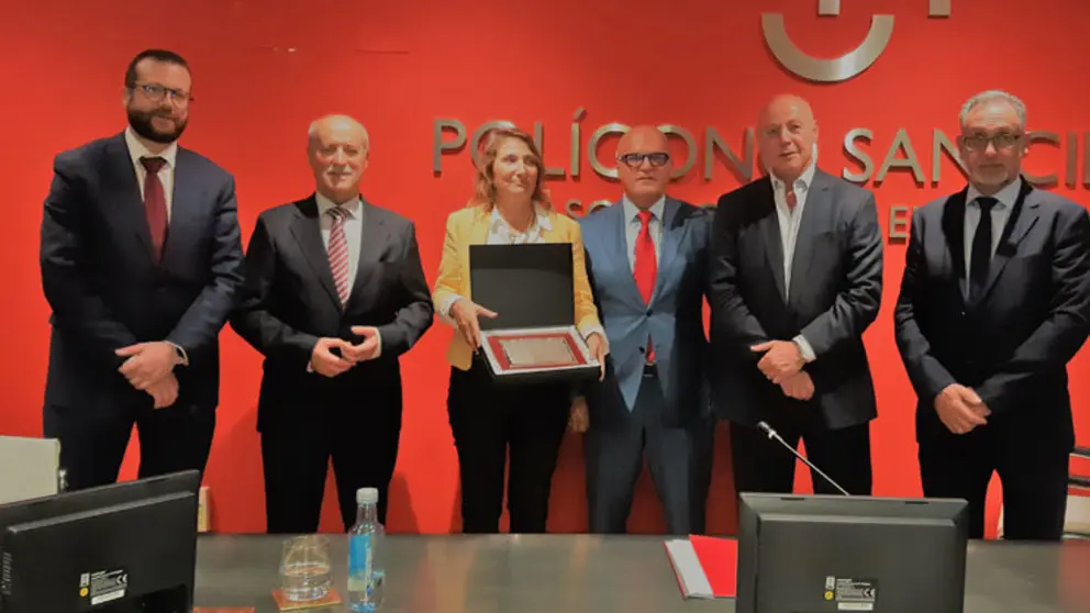 Artur Yuste, El&iacute;as Mera, Elena de las Cuevas, Manuel Baltar, Juan Antonio Corbal&aacute;n y Manuel Pedro Fern&aacute;ndez, tras la asamblea de la Asociaci&oacute;n de Empresarios del Pol&iacute;gono de San Cibrao.
