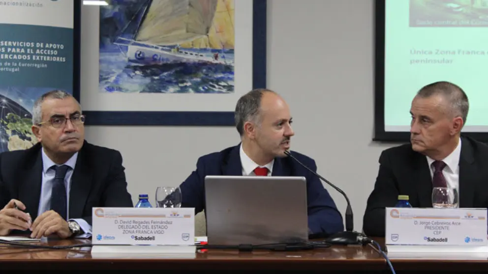 David Regades (centro), invitado al Desayuno CEP Actualidad Empresa.