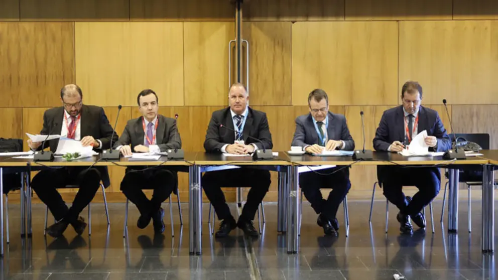 La rueda de prensa contar&aacute; con la presencia y participaci&oacute;n del presidente del Comit&eacute; Organizador, de la Federaci&oacute;n de
&Aacute;ridos &ndash; FdA y de ARIGAL, Jos&eacute; Lista Tasende, del presidente del Comit&eacute; Cient&iacute;fico, Jos&eacute; Luis Parra y Alfaro, del director
general de Energ&iacute;a y Minas de la Xunta de Galicia, &Aacute;ngel Bernardo Tahoces del secretario general de la FdA, Jaume Puig
i Canal y del director general de la FdA y de ANEFA, C&eacute;sar Luaces Frades.