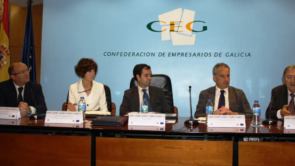Ponentes de la jornada sobre la movilidad de trabajadores entre Galicia y Portugal en la sede de la CEG.