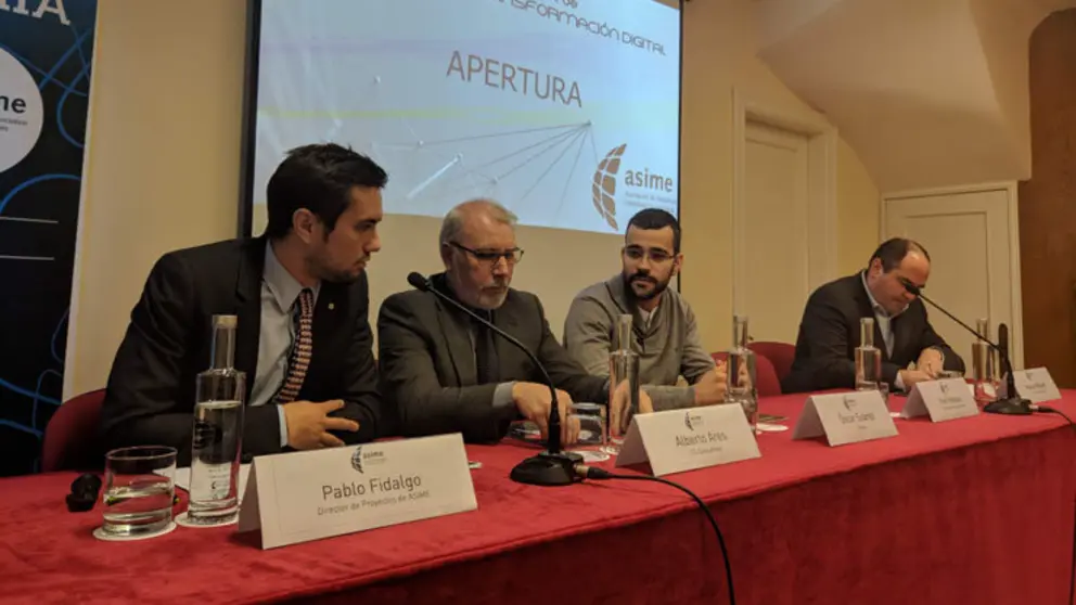 A la izquierda, Pablo Fidalgo, director de Proyectos de Asime, que abri&oacute; el foro.