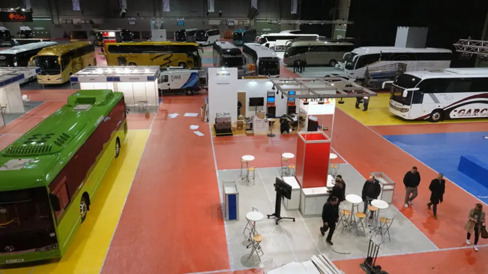 Montaje de ExpoBus Iberia, en el recinto de la Feira Internacional de Galicia.