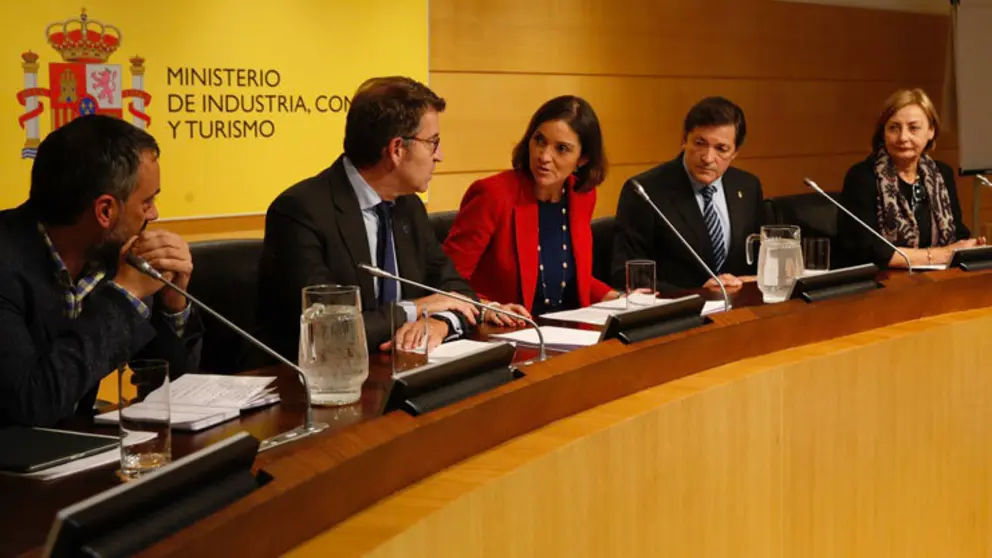 El alcalde de A Coru&ntilde;a, el presidente de la Xunta, la ministra de Industria, el presidente del Principado y la alcaldesa de Avil&eacute;s.