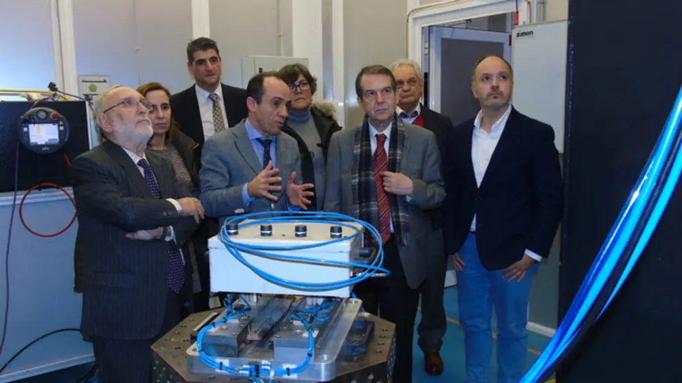 La comitiva ha visitado el Centro de Aplicaciones L&aacute;ser de AIMEN.