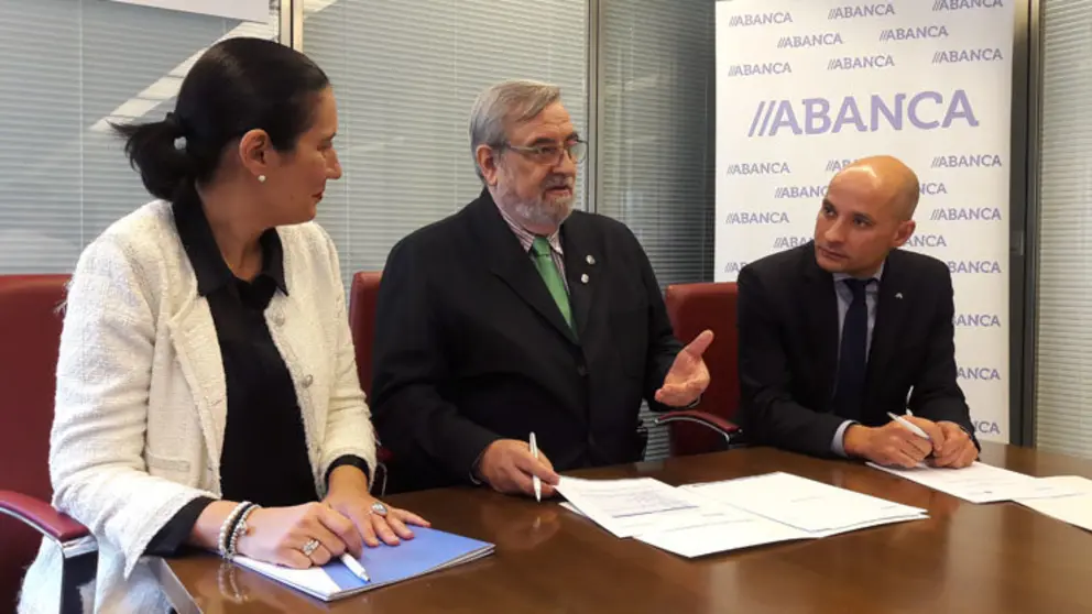 En la firma de los convenios participaron Flor G&oacute;mez, Juan Jos&eacute; Santamarina y