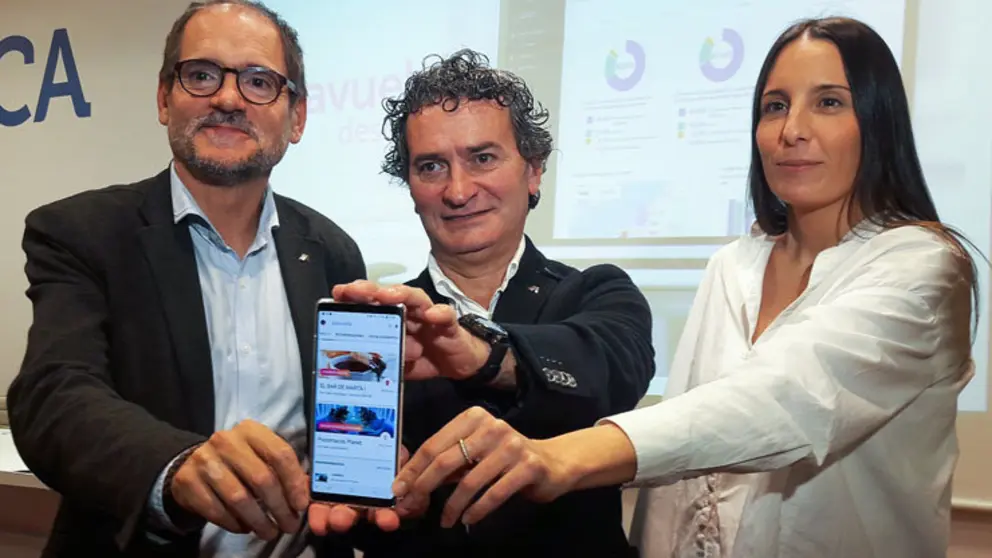 Jorge Mah&iacute;a, Eduardo Aldao y Marta Pou presentaron el servicio "Alavuelta" de Abanca.