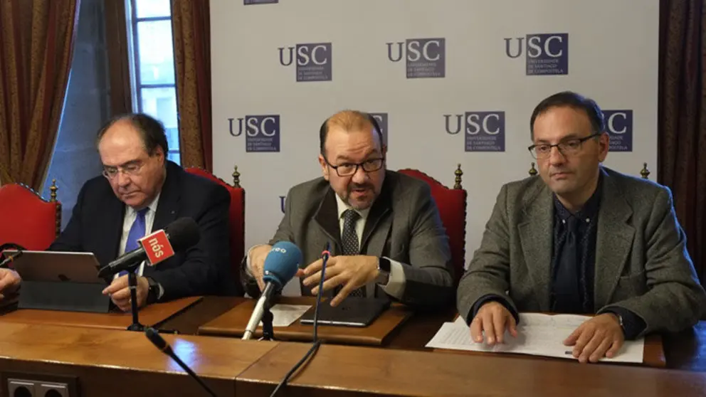 Miguel &Aacute;ngel Escotet, Antonio L&oacute;pez y Gumersindo presentaron la I Feira de Innovaci&oacute;n USC-Abanca.