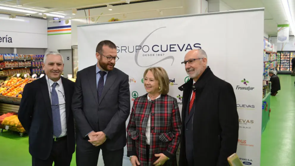 Inauguraci&oacute;n del Cuevas Cash en Ponferrada.