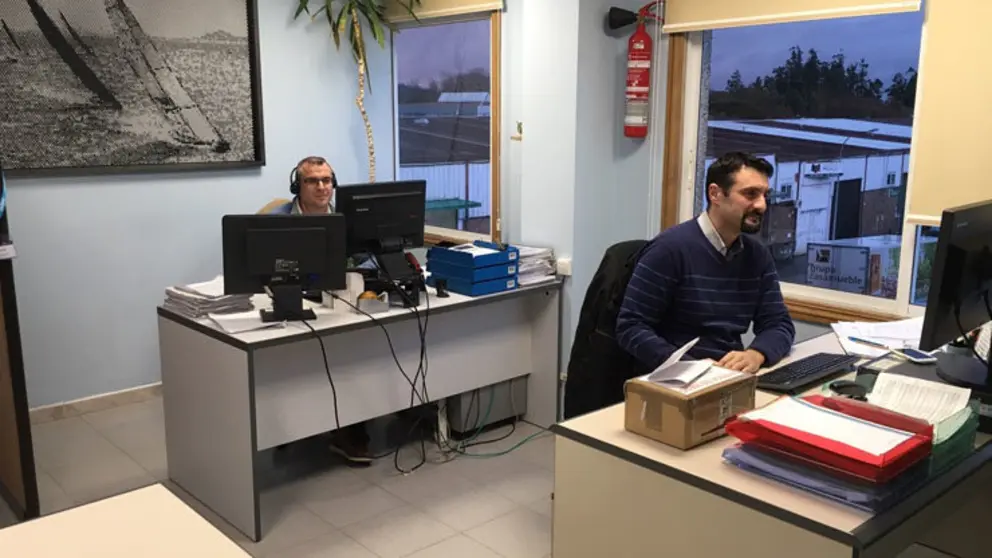 Oficinas e persoal de DST Software, unha das empresas reco&ntilde;ecidas.