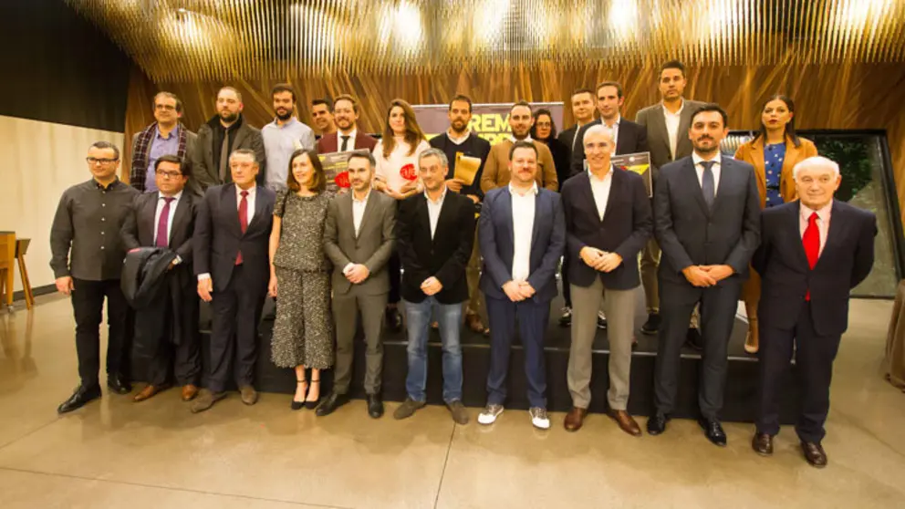 Autoridades y premiados en la ceremonia de los Premois Emprende Coru&ntilde;a.