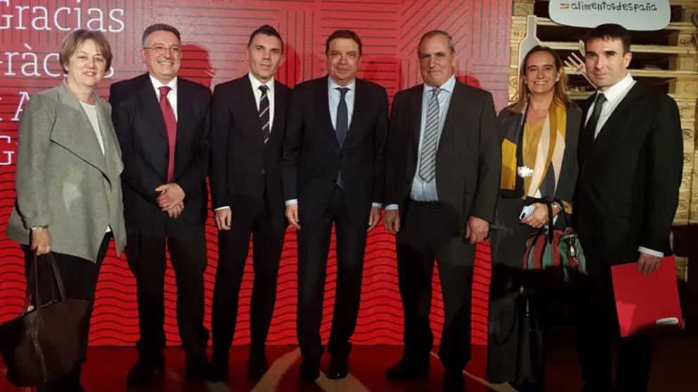 Representantes del Puerto de Celeiro con el ministro Luis Planas.