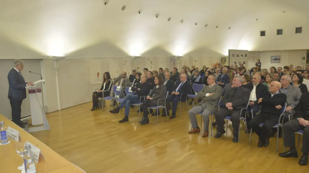 Asistentes &aacute; festa do asociado da &Aacute;rea empresarial do Tambre.