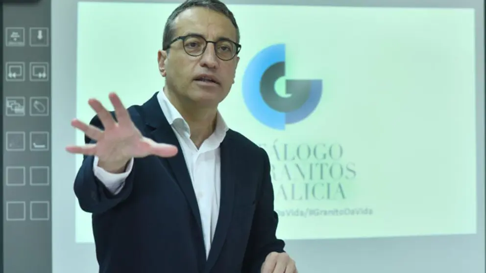 Jos&eacute; &Aacute;ngel Lorenzo, coordinador de la Fundaci&oacute;n Centro Tecnol&oacute;gico, present&oacute; el cat&aacute;logo.