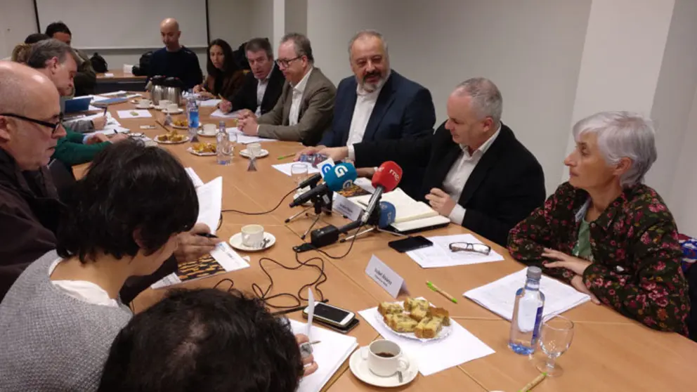 Jos&eacute; Carballo, Francisco Dans, Jos&eacute; Manuel Iglesias, Jacobo Feij&oacute;o e Isabel &Aacute;lvarez, en el encuentro con los medios.