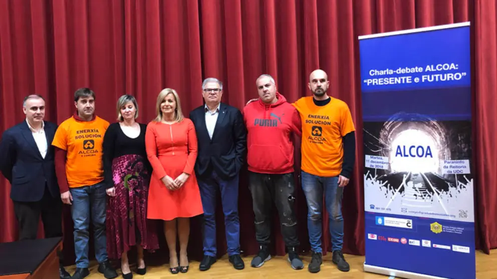 Alg&uacute;ns dos po&ntilde;entes no foro sobre o futuro de Alcoa, no Paraninfo da Universidade da Coru&ntilde;a.