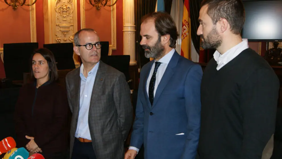 Patricia Argerey, Jes&uacute;s V&aacute;zquez, Julio Masid y Alberto S&aacute;nchez, en la presentaci&oacute;n de la UMI (CIGAT)-Biofactor&iacute;a./P.L.