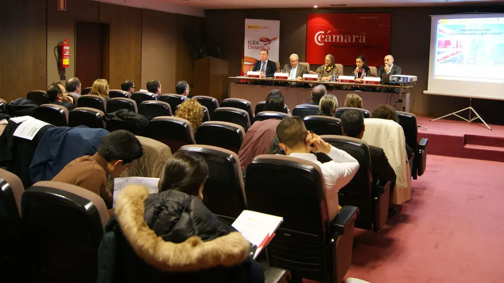 Severino Ares, Jos&eacute; Luis Antu&ntilde;a, Pilar L&oacute;pez-Rioboo, Imelda Capote, y Sergio Prieto, en la jornada en la C&aacute;mara de Santiago./P.L.