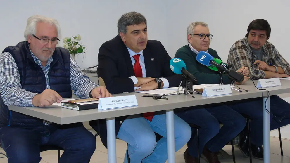 ngel Marinero, responsable de la Federaci&oacute;n de Industria de CCOO; Benigno Redondo, presidente de FEGAES; Javier Carreiro, secretario general de UGT FICA Galicia; y Jes&uacute;s Pastoriza, responsable de Transportes de CIG.