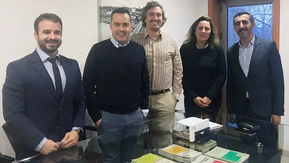 Alejandro Lema, responsable nacional de FarmaQuatrium; Fernando Pais, director General del Grupo Quatrium; Tiago Maia, Maria Gra&ccedil;a Paiva y&middot;Bento Dias, del equipo de FarmaQuatrium Portugal.