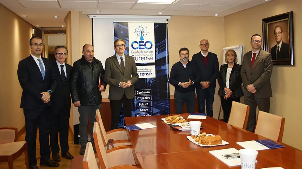 Directivos de la CEO y la Asociaci&oacute;n de Empresarios del Pol&iacute;gono de San Cibrao, en la reuni&oacute;n.