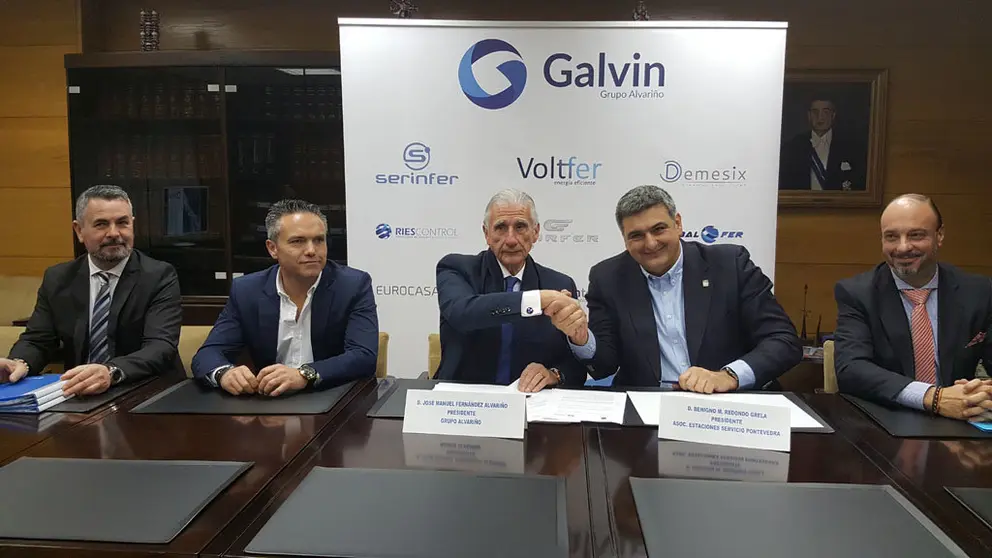 Representantes de Grupo Alvari&ntilde;o y rotocolo de colaboraci&oacute;n con la Asociaci&oacute;n de Empresarios de Estaciones de Servicio de Pontevedra