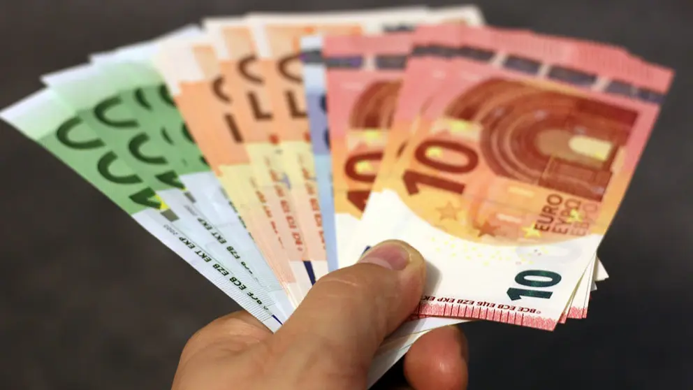O salario medio das mulleres galegas &eacute; de 20.904,37 euros ao ano, un 9,8% menos que  no resrto de Estado.