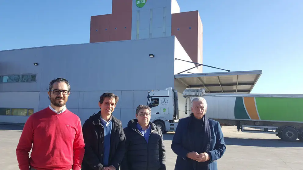 De izq. a dcha., Jos&eacute; Enrique Otero, director de Suministros y Servicios de Aira; Carlos Barrosa, director comercial de Voltfer; Daniel Ferreiro, director general de Aira; y Jos&eacute; Manuel Fern&aacute;ndez Alvari&ntilde;o, presidente del Grupo Alvari&ntilde;o.