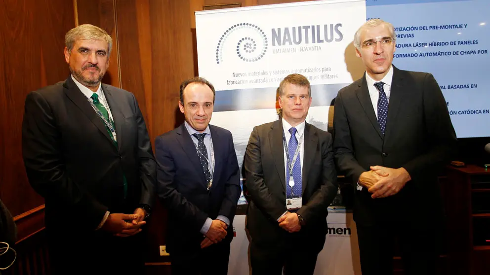 Jorge Filgueira, director de Navantia Ferrol; Jes&uacute;s Lago, director gerente de AIMEN Centro Tecnol&oacute;gico; Rafael Su&aacute;rez, representante de Navantia; y Francisco Conde, conselleiro de Econom&iacute;a, Emprego e Industria./K.DELGADO.