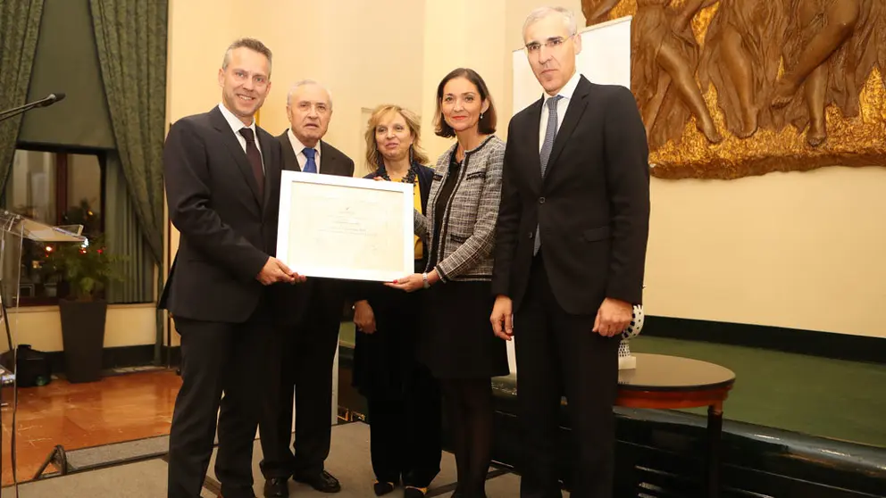Ignacio Bueno, Jos&eacute; Ram&oacute;n &Oacute;nega, Pilar Falc&oacute;n, Minmistra Reyes Maroto y el Conselleiro de Econom&iacute;a, Emprego e Industria de la Xunta de Galicia./FOTO SEIXAS.LALINPRESS.