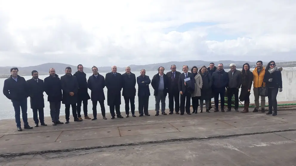 Representantes de empresas del Pol&iacute;gono de Sab&oacute;n visitaron el Puerto Exterior de A Coru&ntilde;a.