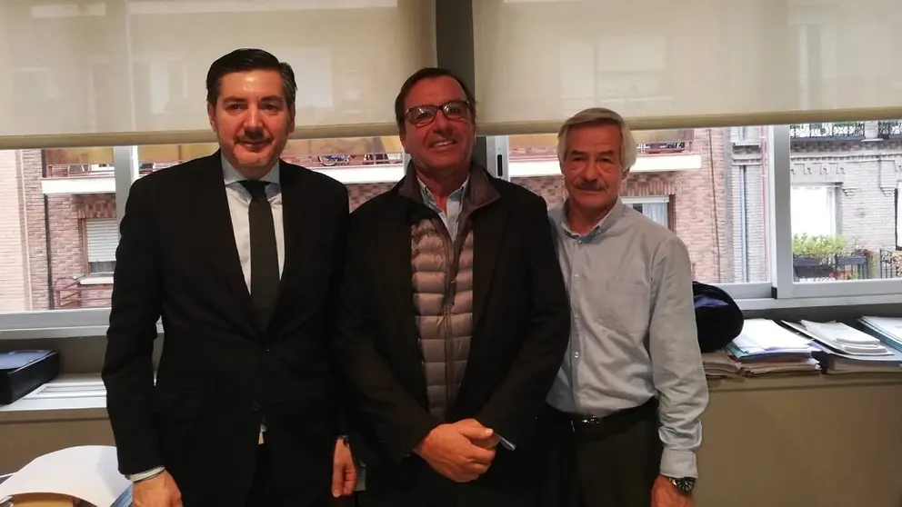 A la derecha de la imagen, Alfredo Blanco, director general de S4, junto a Luis Blanco y &Aacute;ngel Jes&uacute;s, ejecutivo de Clientes en S4.