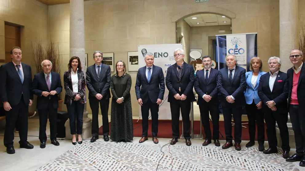 Autoridades y representantes empresariales en la constituci&oacute;n de la AENO.