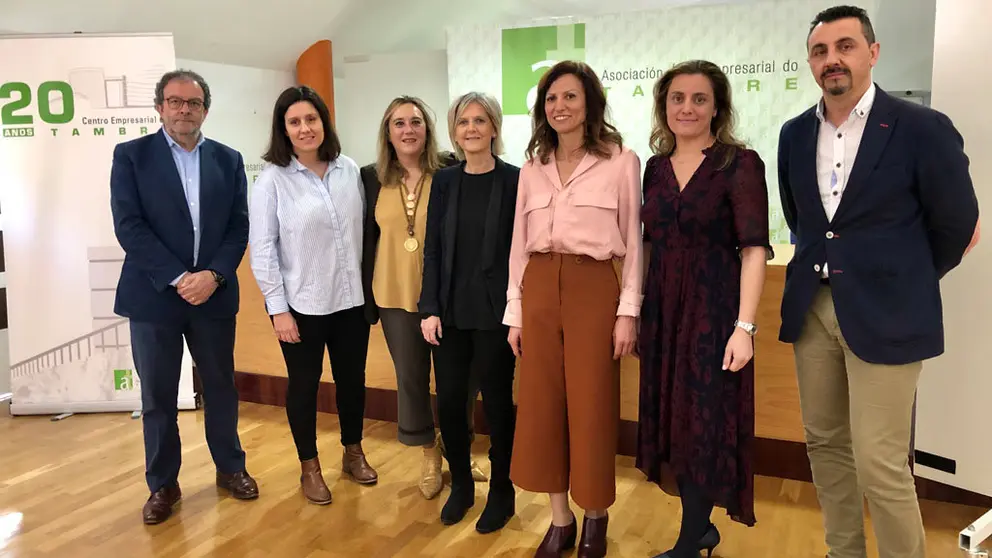 Ram&oacute;n Lois, Mar&iacute;a Pais, Mar&iacute;a Caeiro, Covadonga Toca, Rosa Blanca Rodr&iacute;guez, Mar&iacute;a V&aacute;zquez e.