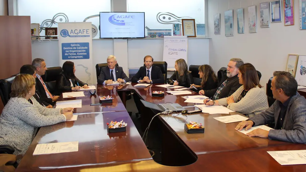 Asamblea de Agafe; en el centro, el presidente saliente, Alejandro Rub&iacute;n, y el entrante, Ricardo Dur&aacute;n.