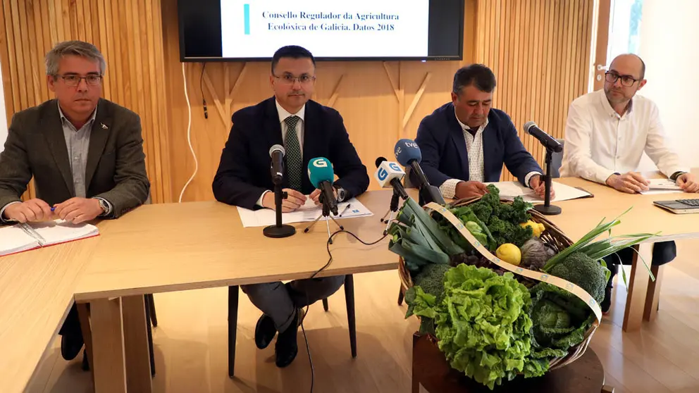 El conselleiro de Medio Rural y el director de Agacal participaron, junto a directivos del Craega, en la presentaci&oacute;n del balance de 2018.