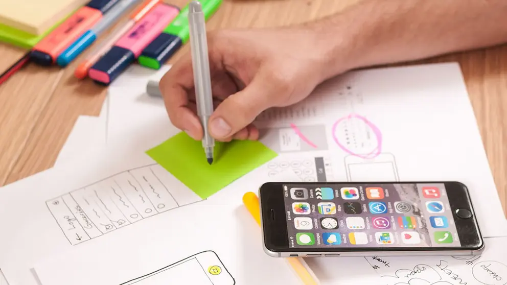 El primer curso tratar&aacute; sobre  &ldquo;Dise&ntilde;o y web&rdquo;.
