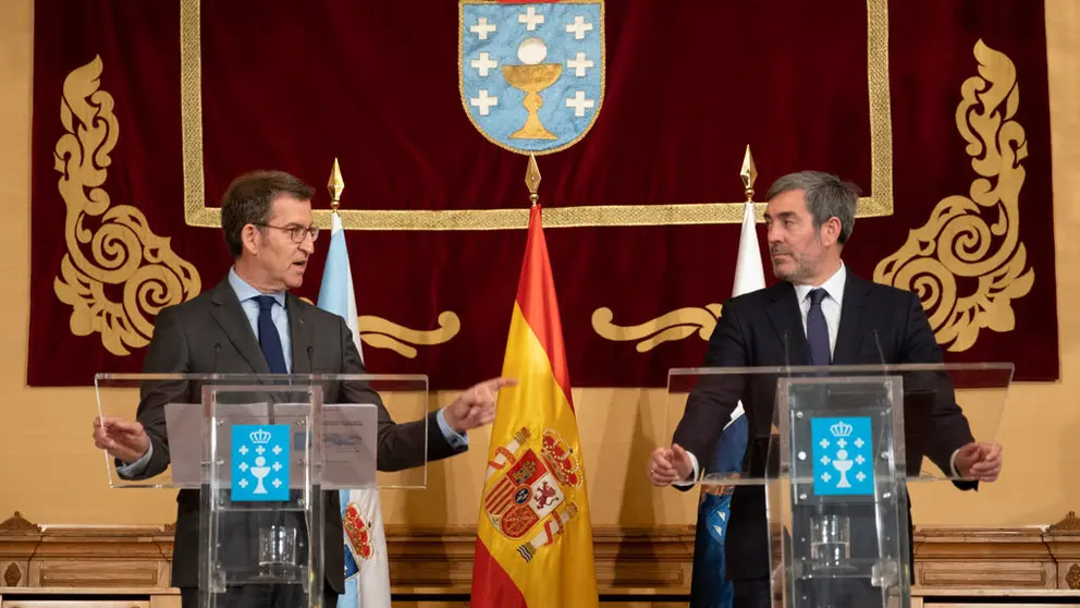 O titular do Goberno galego, Alberto N&uacute;&ntilde;ez Feij&oacute;o, acompa&ntilde;ado polo conselleiro de Facenda, Valeriano Mart&iacute;nez, e polo conselleiro de Sanidade, Jes&uacute;s V&aacute;zquez Almui&ntilde;a, reciben ao presidente do Goberno de Canarias, Fernando Clavijo Batlle, e a membros do seu Goberno. Pazo de Raxoi, Santiago de Compostela, 3 de abril de 2019