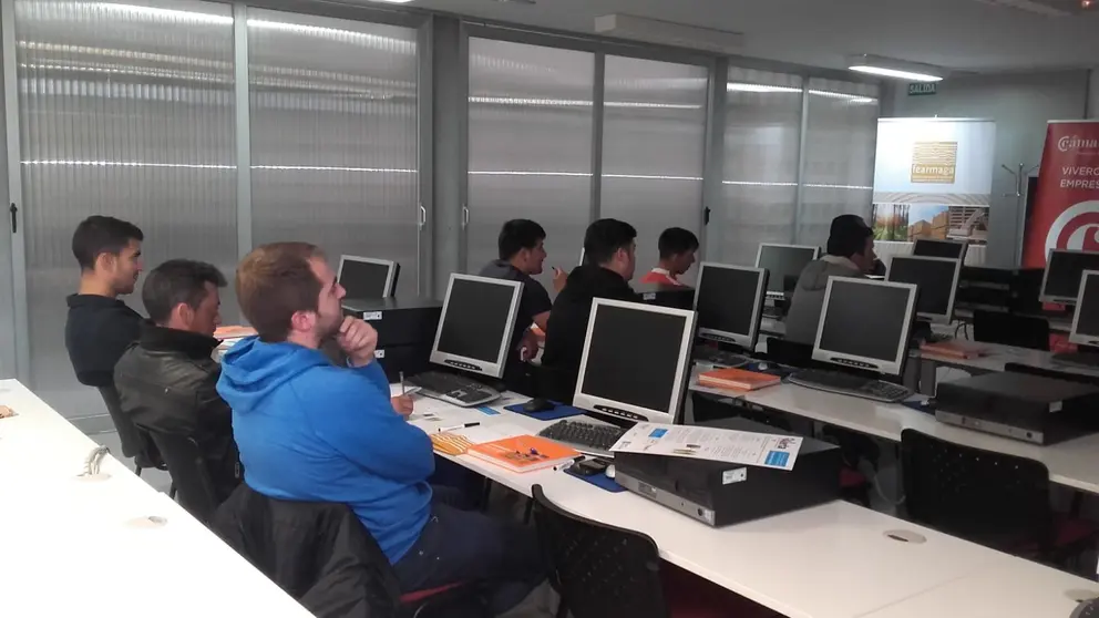 Asistentes al curso de &lsquo;Manejo de tractores forestales&rsquo;.