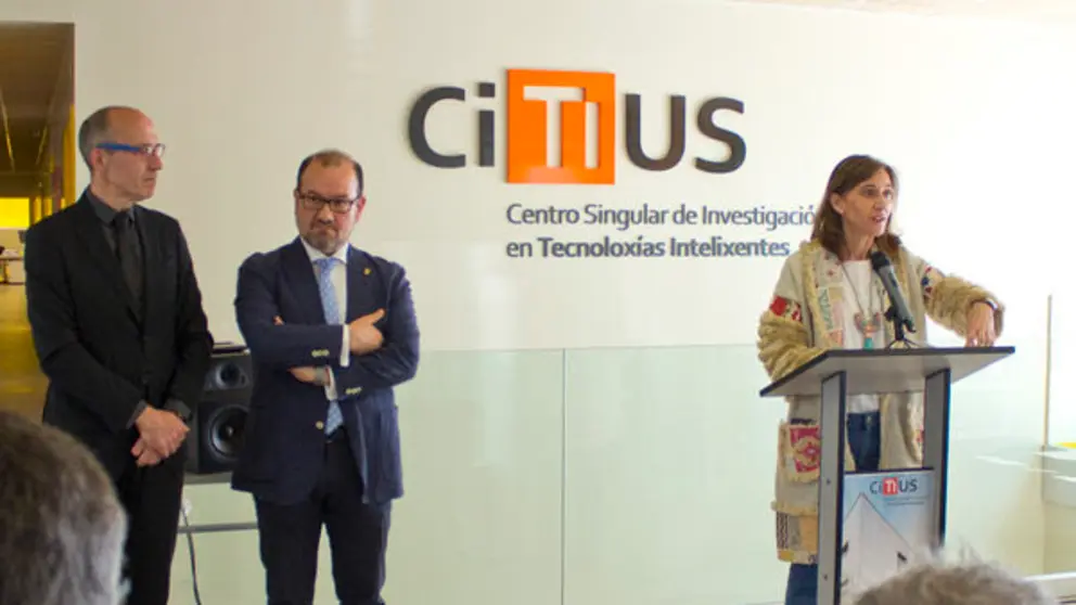 Carmen Pomar, conselleira de Educaci&oacute;n, Universidade e Formaci&oacute;n Profesional, junto al rector de la USC, Antonio L&oacute;pez, y el Director Cient&iacute;fico del CiTIUS, Sen&eacute;n Barro./E.MORA.