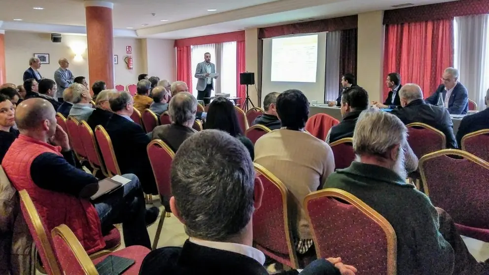 Asistentes a la Junta General del ICOIIG, celebrada en Ferrol.