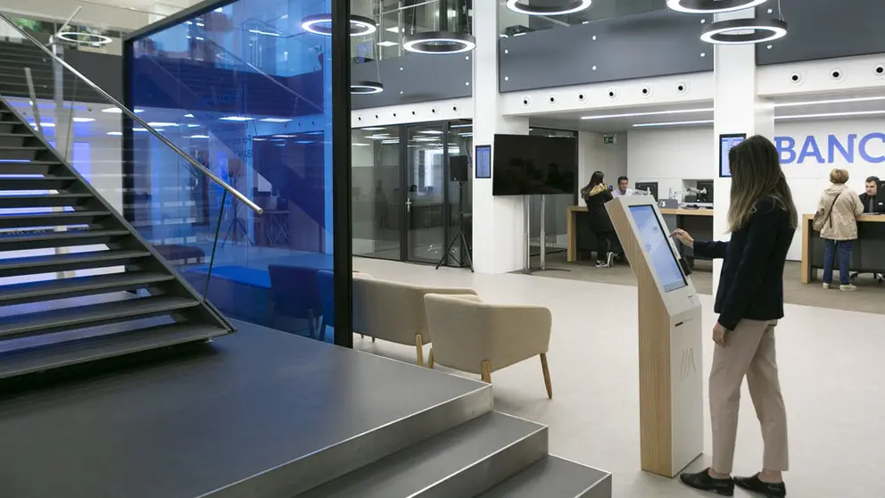 Las nuevas instalaciones de Abanca en r&uacute;a Nova, 30, A Coru&ntilde;a, se caracterizan por su apertura de espacios, tecnolog&iacute;a y sostenibilidad.