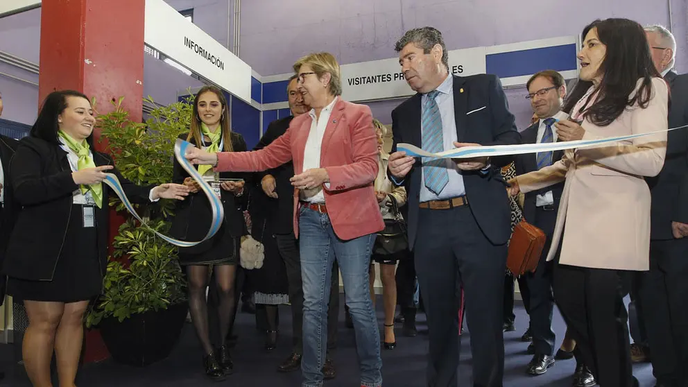 La conselleira Rosa Quintana inaugur&oacute; Expomar, en Burela./X.M.&Aacute;LVAREZ.