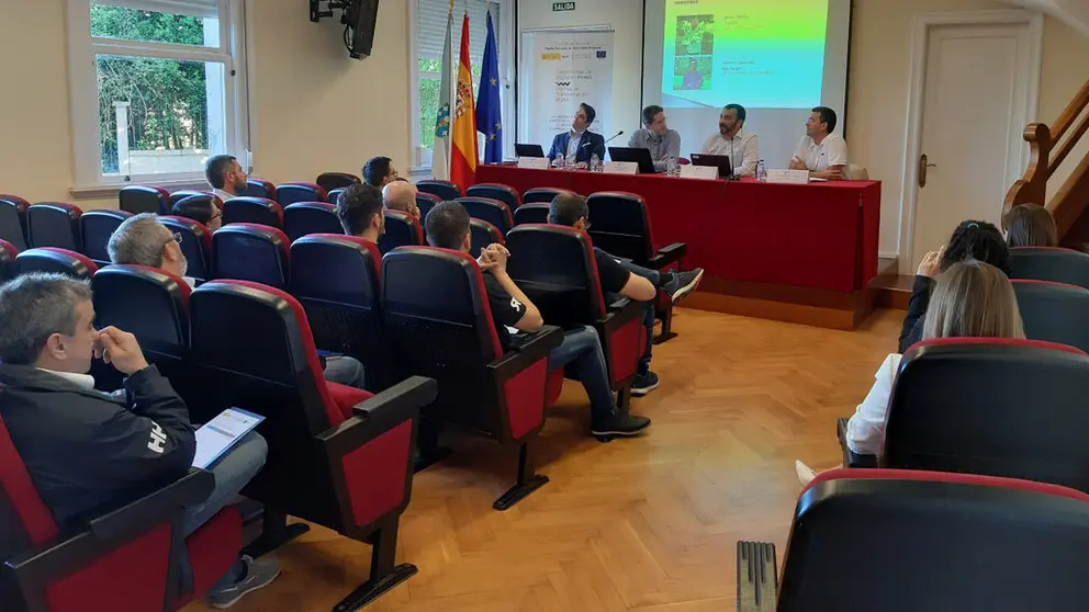 Asistentes al desayuno tecnol&oacute;gico organizado en la sede viguesa de Asime.