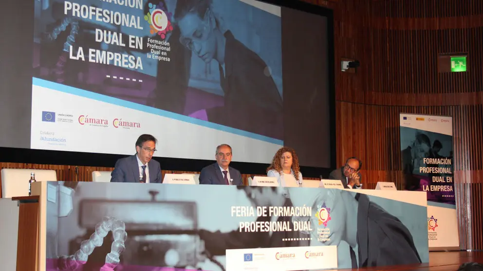 Mesa inaugural de la primera feria de FP Dual, en Afundaci&oacute;n, A Coru&ntilde;a.