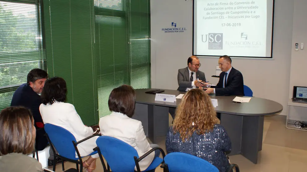 El rector de la USC, Antonio L&oacute;pez, y el presidente ejecutivo de la Fundaci&oacute;n CEL, Luis Garc&iacute;a Santalla, firmaron el acuerdo.