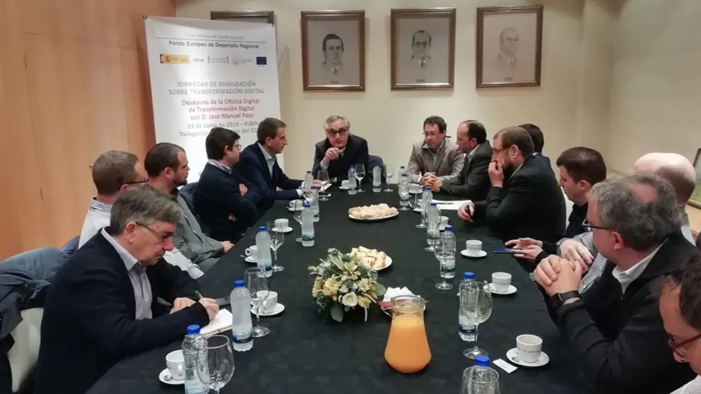 Desayuno sobre la digitalizaci&oacute;n del sector e&oacute;lico en la delegaci&oacute;n de Santiago del ICOIIG.